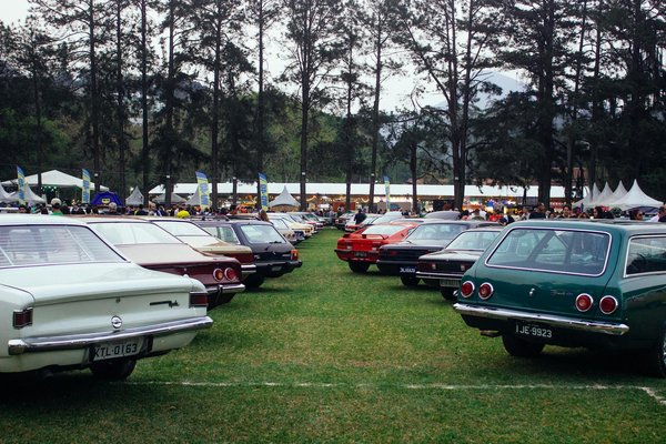 Essential Tips for Selecting the Perfect Bag to Achieve a Professional Style in UK Urban Environments